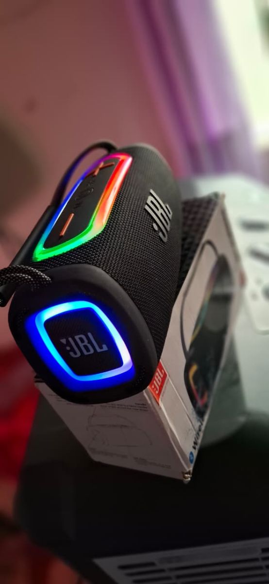 Fone de Ouvido JBL com LED RGB